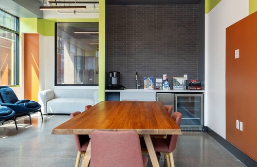 Lockerbie Square Apartment | Cozysuites on Mass With Garage Parking 4