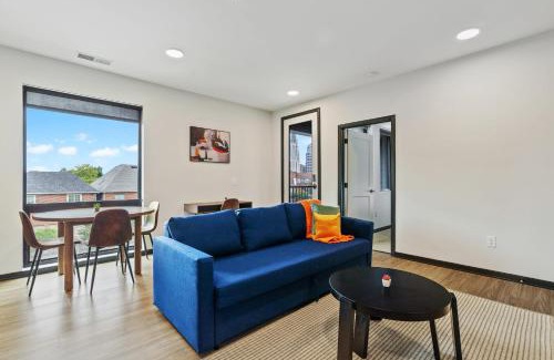 Lockerbie Square Apartment | CozySuites on Mass with garage parking #4