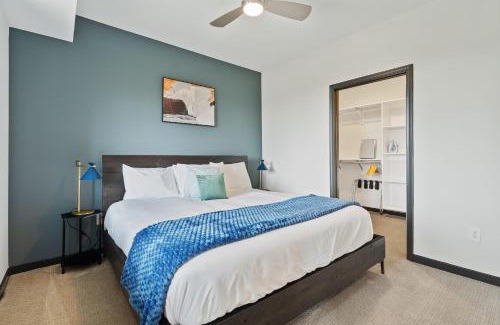 Lockerbie Square Apartment | CozySuites on Mass with garage parking #4
