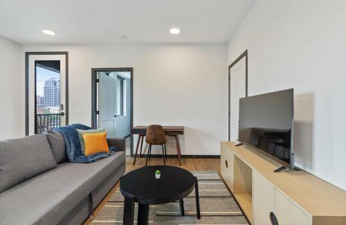 Lockerbie Square Apartment | CozySuites on Mass with garage parking #7