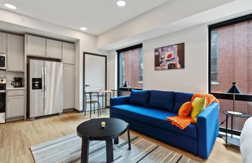 Lockerbie Square Apartment | CozySuites on Mass with garage parking #15