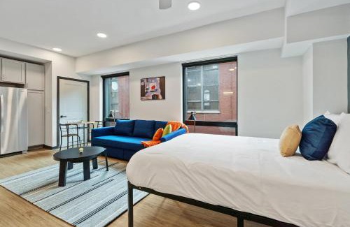 Lockerbie Square Apartment | CozySuites on Mass with garage parking #15