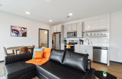 Lockerbie Square Apartment | CozySuites on Mass with garage parking #20
