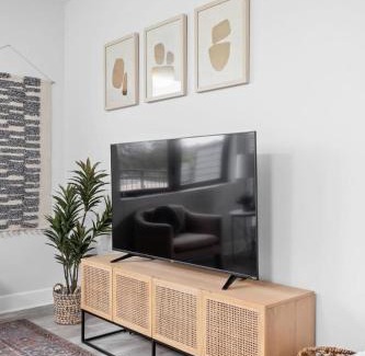 Meridian-Kessler Apartment | CozySuites Spacious 2BR at Meridian Kessler