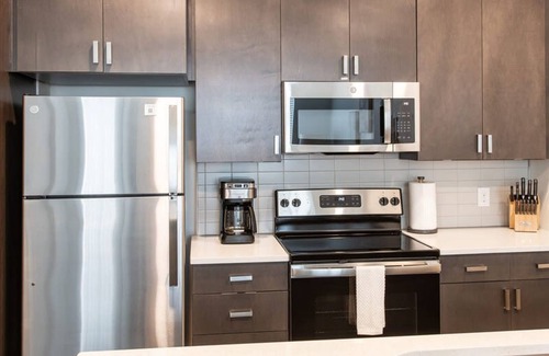 Central Business District Apartment | Cozysuites Stunning 3BR in Downtown Cincinnati