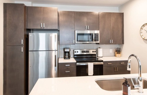 Central Business District Apartment | Cozysuites Stunning 3BR in Downtown Cincinnati