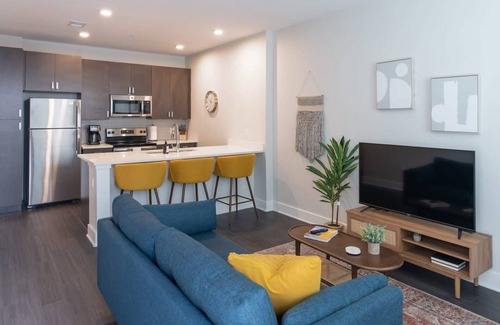 Central Business District Apartment | Cozysuites Stunning 3BR in Downtown Cincinnati