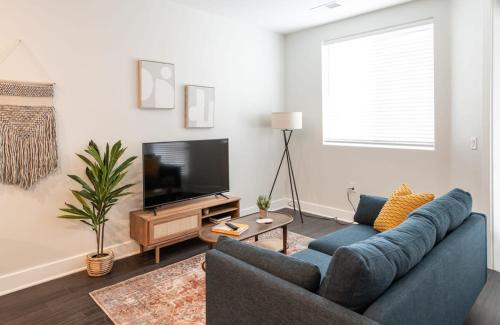 Central Business District Apartment | CozySuites Stunning 3BR in Downtown Cincinnati