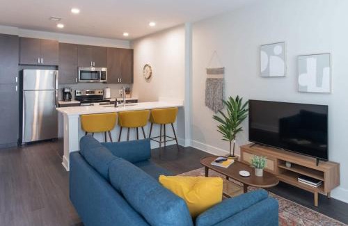 Central Business District Apartment | CozySuites Stunning 3BR in Downtown Cincinnati