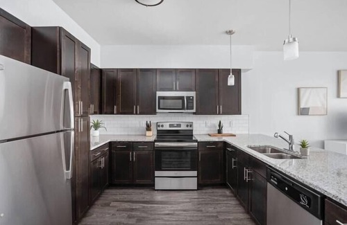 Indianapolis Apartment | CozySuites Stunning 4BR near WholeFoods
