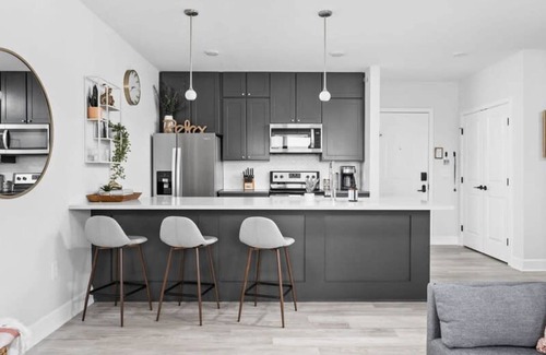 Meridian-Kessler Apartment | Cozysuites Stylish 2BR at Meridian Kessler