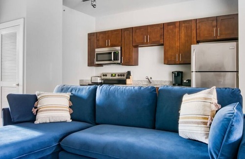 Music Row Apartment | Cozysuites TWO Charming Music Row Condos w Parking