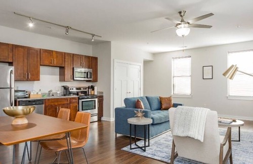 Music Row Apartment | Cozysuites TWO Classy Music Row Condos w Parking