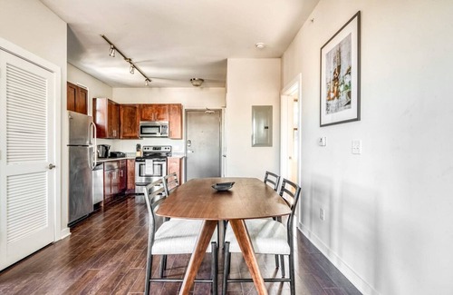 Music Row Apartment | Cozysuites TWO Spacious Music Row Condos w Parking