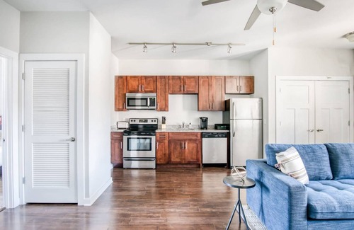 Music Row Apartment | Cozysuites TWO Spacious Music Row Condos w Parking