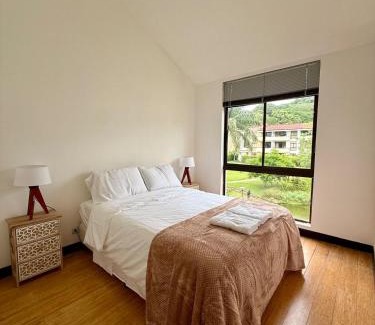 Santa Ana Apartment | CR MARIPOSA RENTALS lakeview, spacious penthouse with office, pool, gym, Jacuzzi