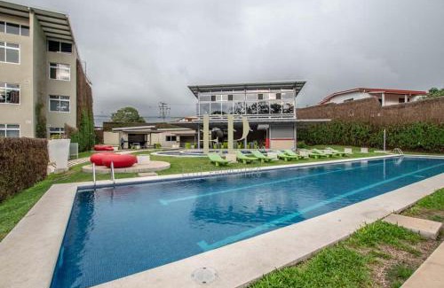 Santa Ana Apartment | CR MARIPOSA RENTALS SANTA ANA RIVERPARK 2 BR, 2BH, Pool, Gym, WALK EVERYWHERE