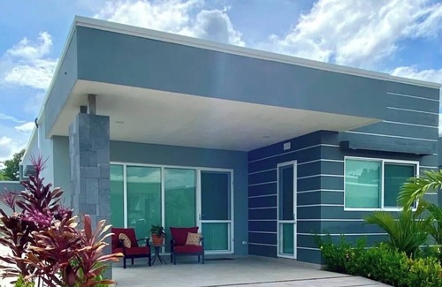 Tambor House | Coco Cabana! Saltwater Pool + 1min Walk to Beach