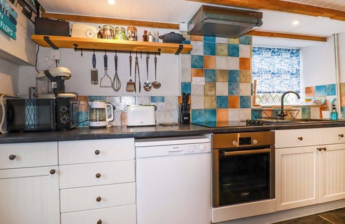 Delabole Cottage | CRAB COTTAGE, pet friendly, character holiday cottage in Delabole