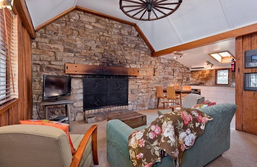 Crackenback Cottage | Crackenback Cottage 1884: 2 bedroom