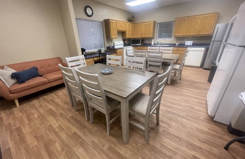 Suamico House | Crafters Retreat, ‘Posie, Too!’ Sleeps 12, 9 Miles North of Lambeau Field