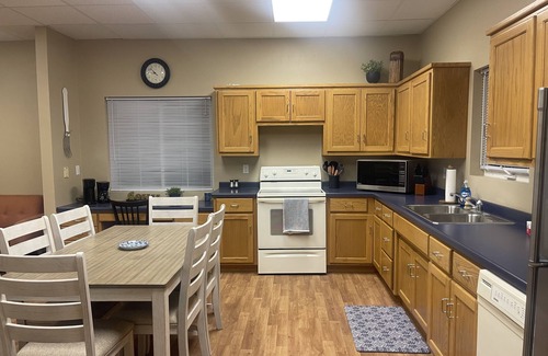 Suamico House | Crafters Retreat, ‘Posie, Too!’ Sleeps 12, 9 Miles North of Lambeau Field
