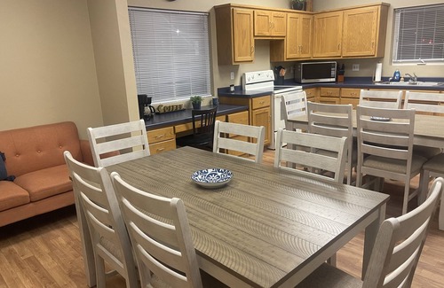Suamico House | Crafters Retreat, ‘Posie, Too!’ Sleeps 12, 9 Miles North of Lambeau Field