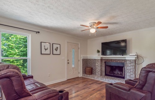 Andersonville House | Craftsman Cottage in Sequoyah Marina Neighborhood on Norris Lake