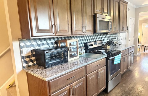 Summerhill House | Craftsman Home/Fenced in Backyard, Pets Welcome, Driveway Parking & $150 in activities included!