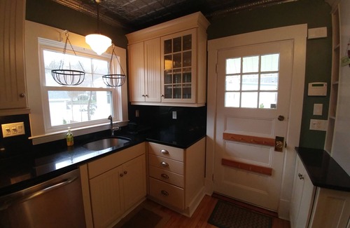 Ogunquit Ski Chalet | Craftsman's Charm - Short walk everywhere - Great Fall and Spring Rates
