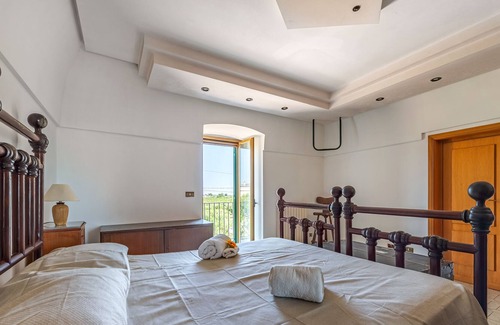 Monopoli House | Crafty House With Wi-fi