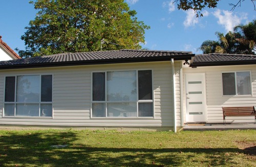 Oxley Park House | Craig's Place - 2br, 1bth house 10 mins to Eastern Creek, 10m to Eastern Creek