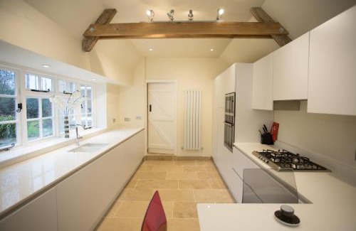 Bourton Villa | Craigmoor Cottage, enchanting, tranquil & central
