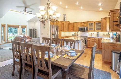 Hailey House | Cranbrook Cottage - Family Home + Hot Tub + Pool Table
