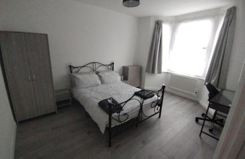 Reading Apartment | Cranbury House Apartments
