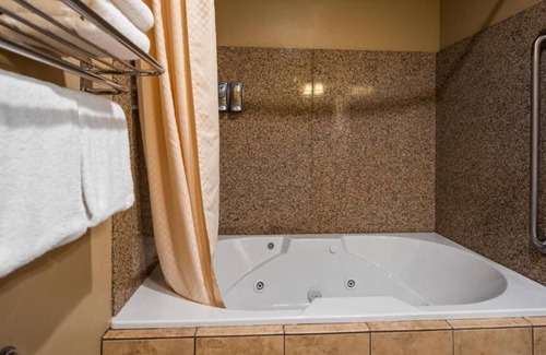 Crandon Hotel | Crandon Inn and Suites