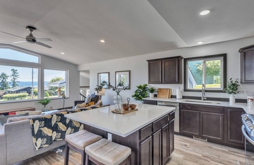 Greenbank House | CRANES LANDING HIDDEN BEACH HOME - Whidbey Island 3BR w/Ocean Views by RedAwning