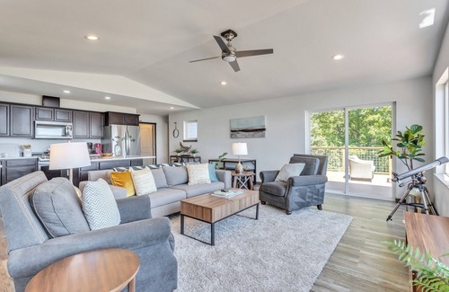 Greenbank House | CRANES LANDING HIDDEN BEACH HOME - Whidbey Island 3BR w/Ocean Views by RedAwning
