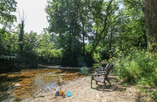 Loddiswell Cottage | CRANNACOMBE FARMHOUSE, pet friendly, with open fire in Loddiswell