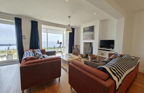 Craster House | Craster Rocks