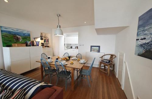 Craster House | Craster Rocks