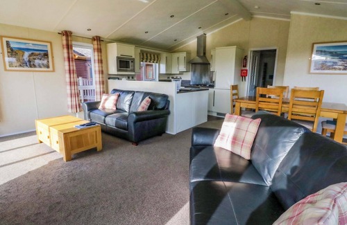 Fort William Cottage | CRATHIE LODGE, country holiday cottage, with a garden in Caol