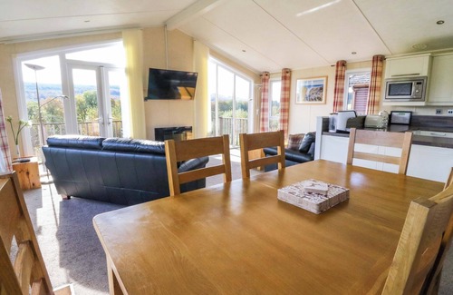 Fort William Cottage | CRATHIE LODGE, country holiday cottage, with a garden in Caol