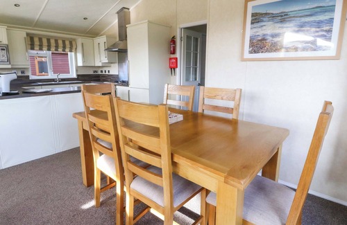 Fort William Cottage | CRATHIE LODGE, country holiday cottage, with a garden in Caol