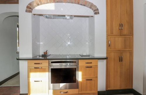 Driffield Cottage | CRAVEN COTTAGE, family friendly, with open fire in Bridlington