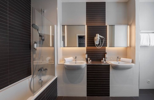 Lower Town Hotel | Craves Hotel