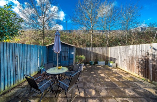 Maidenbower Apartment | Crawley Pet Friendly 1-Bedroom Apartment