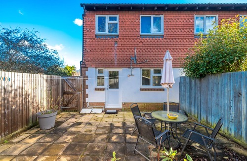 Maidenbower Apartment | Crawley Pet Friendly 1-Bedroom Apartment