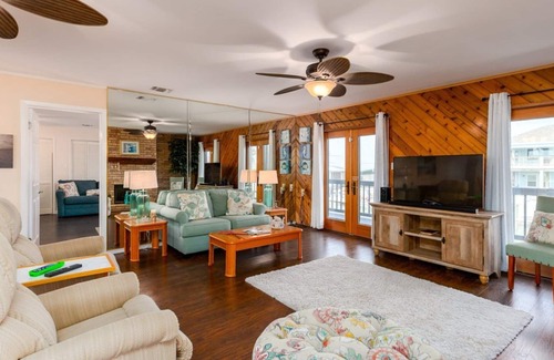 City-by-the Sea House | Crazy about fishing? Check out this home on deep canal near Estes Flats, Redfish