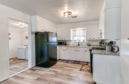 Chandler House | Crazy Cow Farmhouse with Sweeping Country Views in Chandler, OK